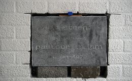 Symbolisch ‘oogsten’ eerste steen bij ondertekening overeenkomst kindcentrum in houtbouw, Giesbers