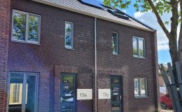 Sleutels eerste koopwoningen en sociale huurappartementen Heeren van Werkhoven overhandigd, Giesbers