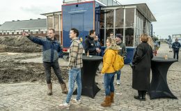 Viering start bouw met kopers NOM-woningen Morgenstond, Giesbers