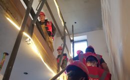 Bewust Veilig Dag: leerlingen ProCollege Nijmegen doen werkplekinstructie op onze bouwplaats, Giesbers