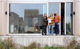 Uniek in Nederland: bewoners PUUR Wonen ontvangen materialenpaspoort woning, Giesbers